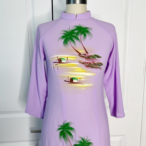 Vintage Vietnamese Áo Dài – Hand-Painted Lavender Dress Top 🌸 Fits a Small - Picture 5 of 9